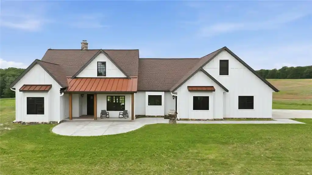 Homes for sale in Cadott, WI | 29921 40th Avenue Avenue, Cadott, WI 54727 | MLS# 1602349