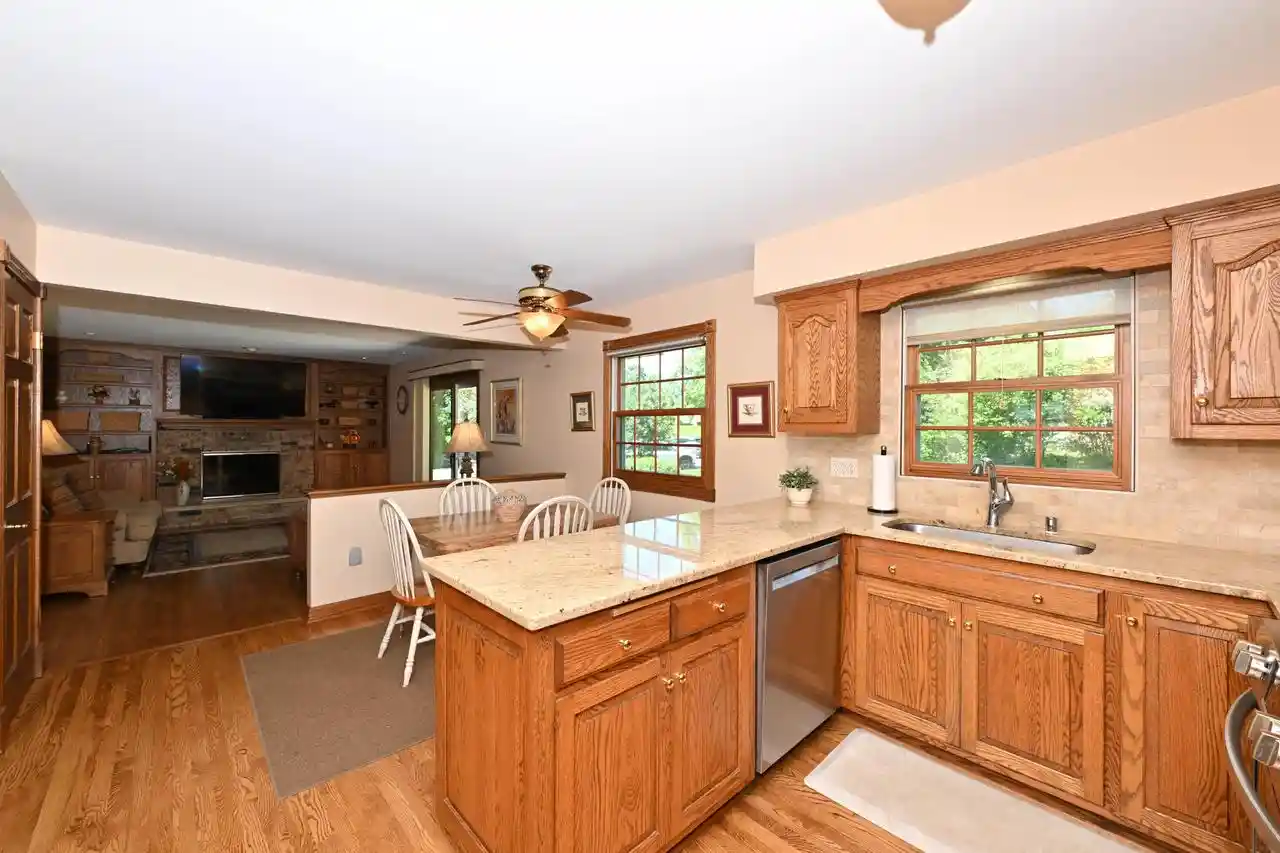 4th image of 12660 W Crawford Dr Dr, New Berlin, WI 53151 | MLS# 1968664