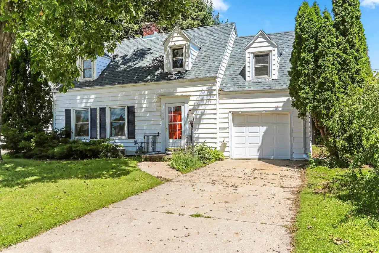 Homes for sale in Appleton, WI | 308 E Glendale Avenue Avenue, Appleton, WI 54911 | MLS# 50327909
