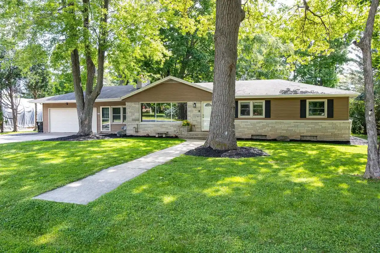 1st image of 2674 Woodcrest Dr Dr, Neenah, WI 54956 | MLS# 50327938