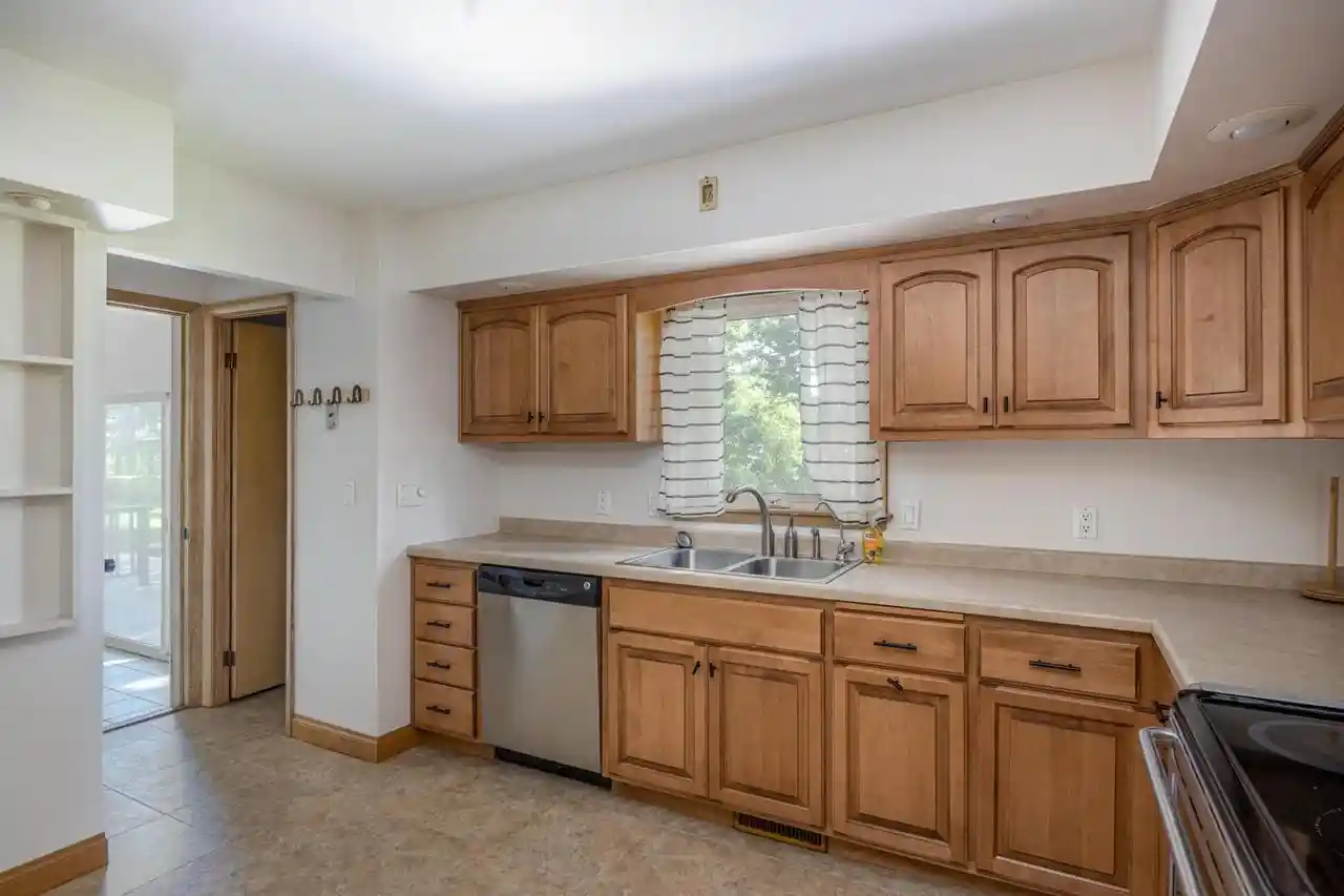 36th image of 2674 Woodcrest Dr Dr, Neenah, WI 54956 | MLS# 50327938
