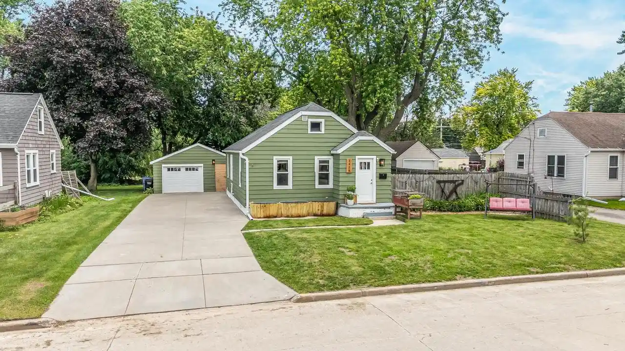 Homes for sale in Appleton, WI | 1416 N Kenilworth Avenue Avenue, Appleton, WI 54911 | MLS# 50327945