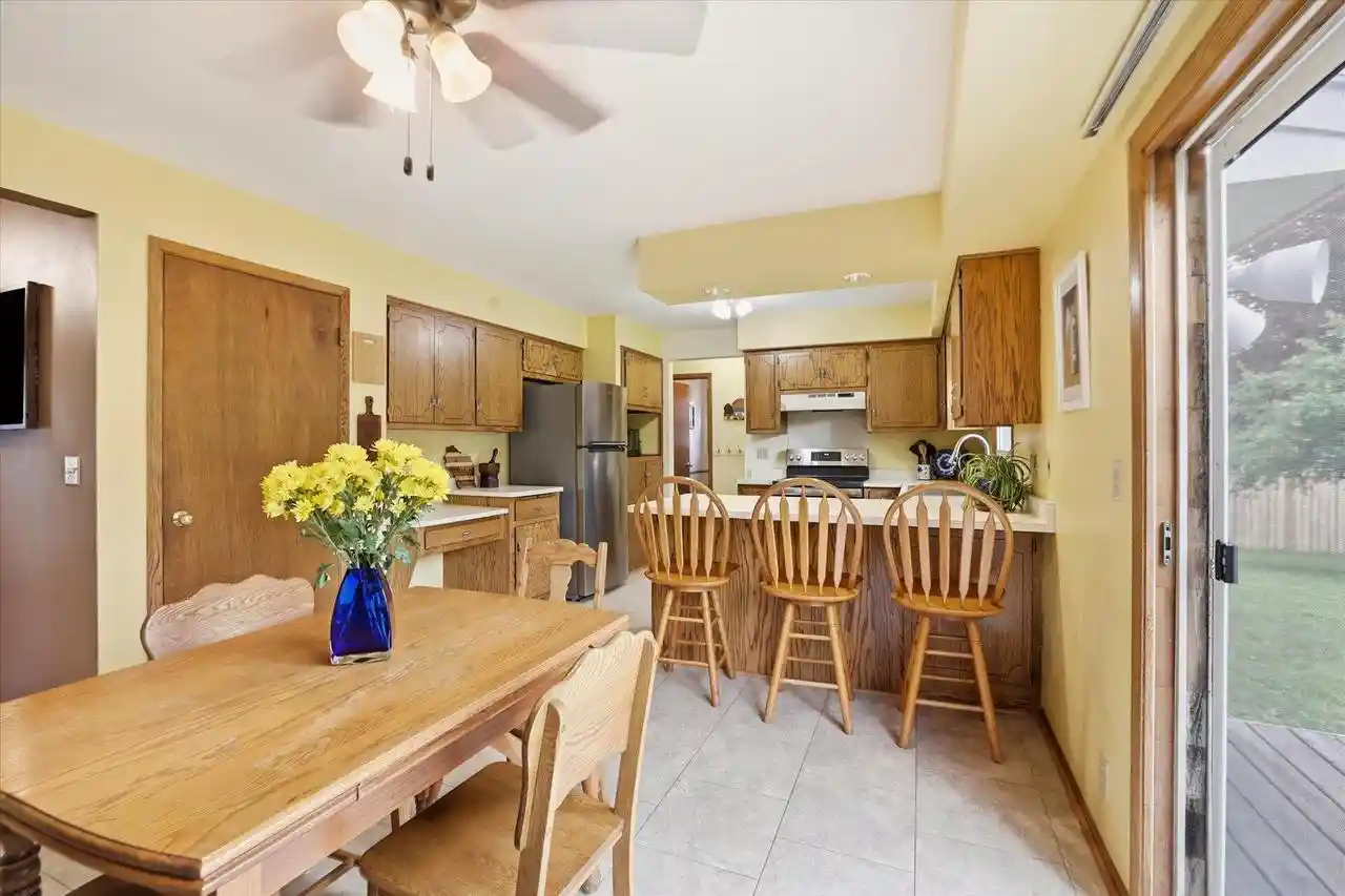 2nd image of 2028 Chapman Dr Dr, Waukesha, WI 53189 | MLS# 1968711