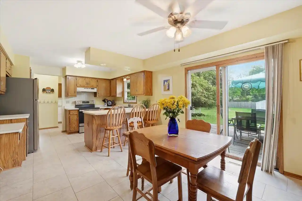 3rd image of 2028 Chapman Dr Dr, Waukesha, WI 53189 | MLS# 1968711