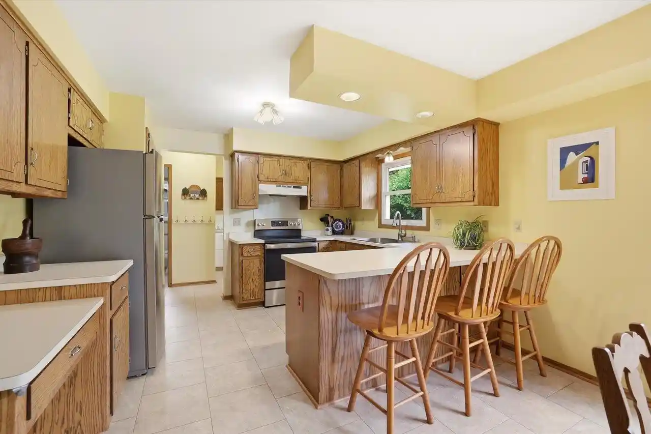 38th image of 2028 Chapman Dr Dr, Waukesha, WI 53189 | MLS# 1968711