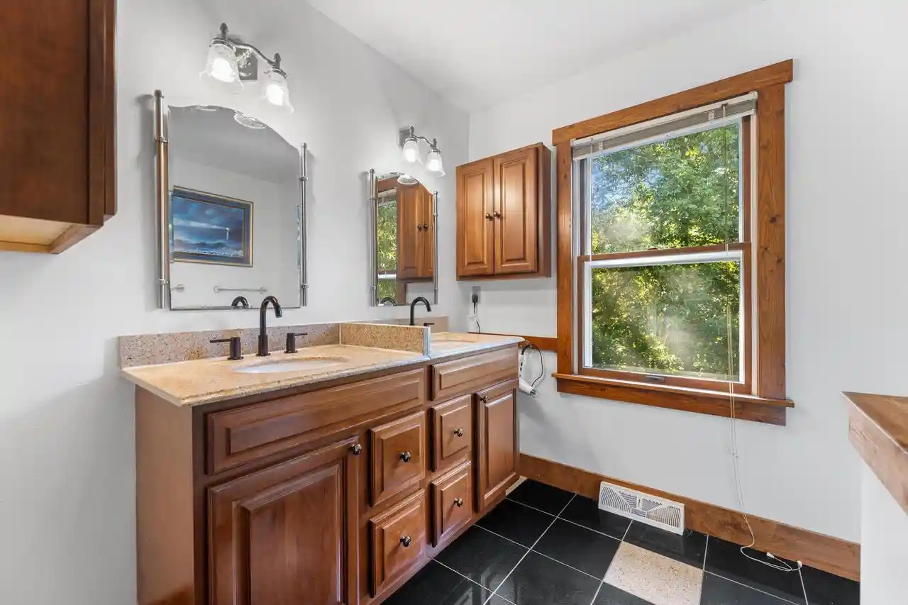 Photo 3 of Single family home for sale at W326S1480 Forest Hills Dr Dr, Delafield, WI 53018 | MLS# 1968716 | Listing updated on 2026-09-23