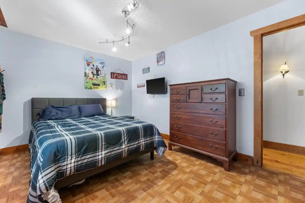 Photo 4 of Single family home for sale at W326S1480 Forest Hills Dr Dr, Delafield, WI 53018 | MLS# 1968716 | Listing updated on 2026-09-23