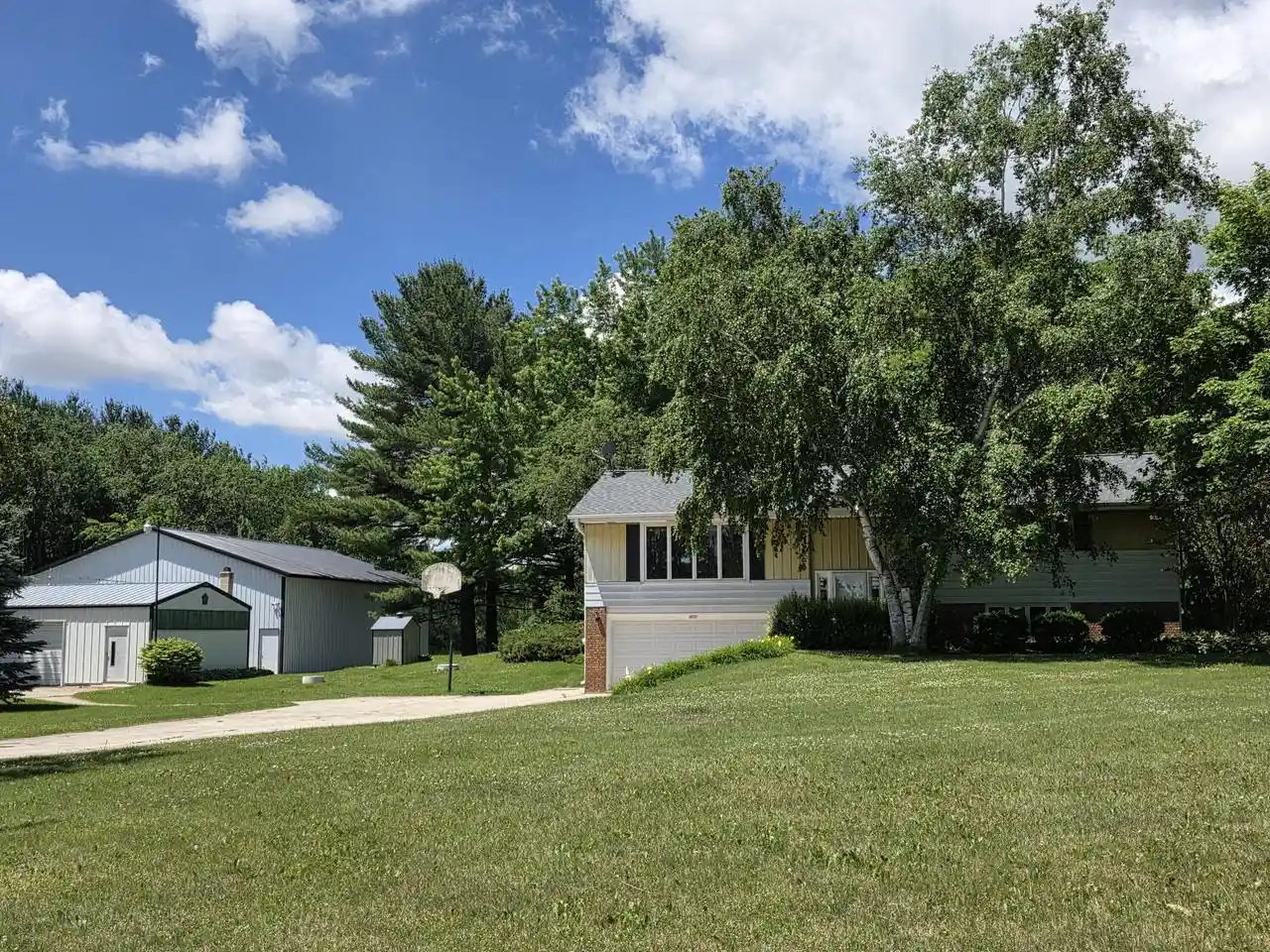 Homes for sale in Allenton, WI | 6051 Blueberry Road Road, Allenton, WI 53002 | MLS# 1968727