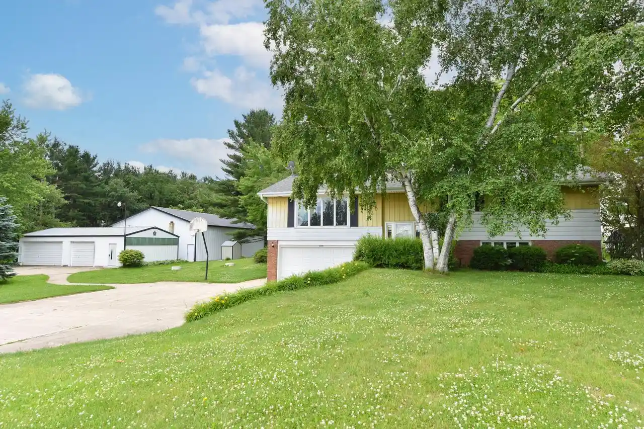 Homes for sale in Allenton, WI | 6051 Blueberry Road Road, Allenton, WI 53002 | MLS# 1968727