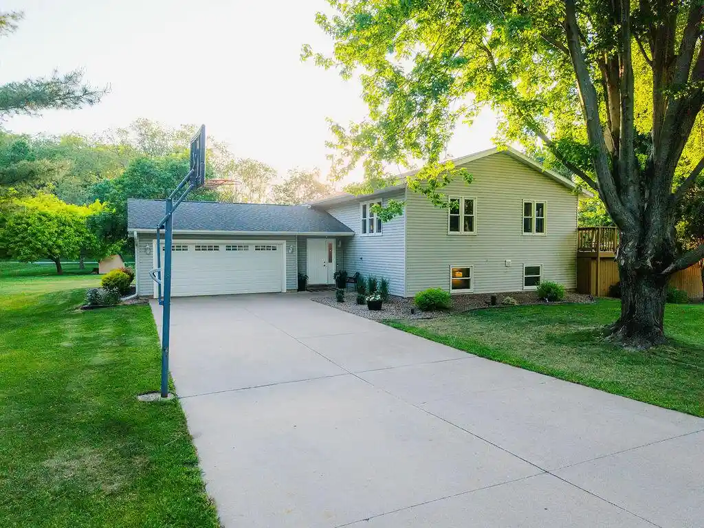 1st image of 5273 N Clover Court Court, Onalaska, WI 54650 | MLS# 1968742