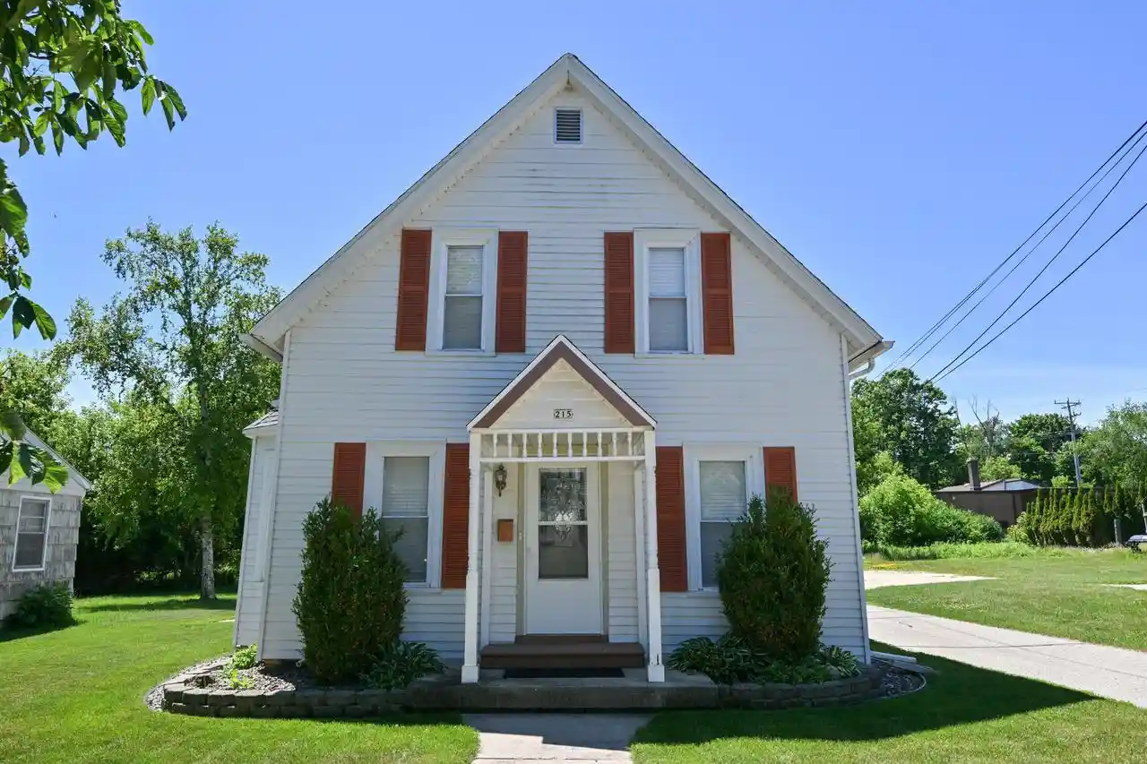 Homes for sale in Port Washington, WI | 215 W Chestnut Street Street, Port Washington, WI 53074 | MLS# 1968756
