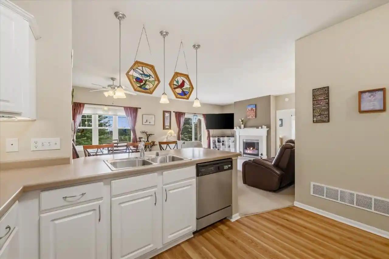 3rd image of 1724 New Port Vista Dr Dr, Grafton, WI 53024 | MLS# 1968764