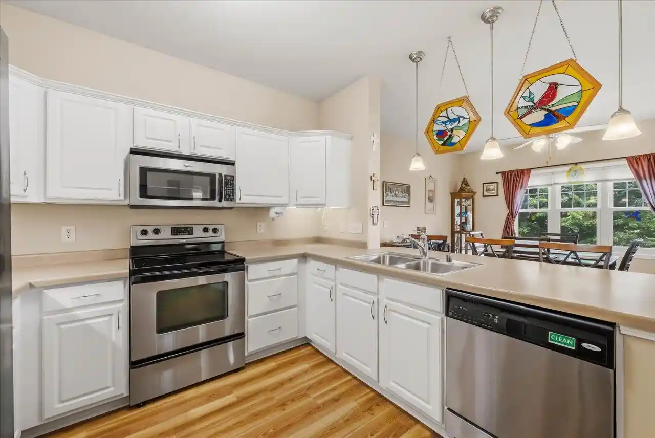 5th image of 1724 New Port Vista Dr Dr, Grafton, WI 53024 | MLS# 1968764