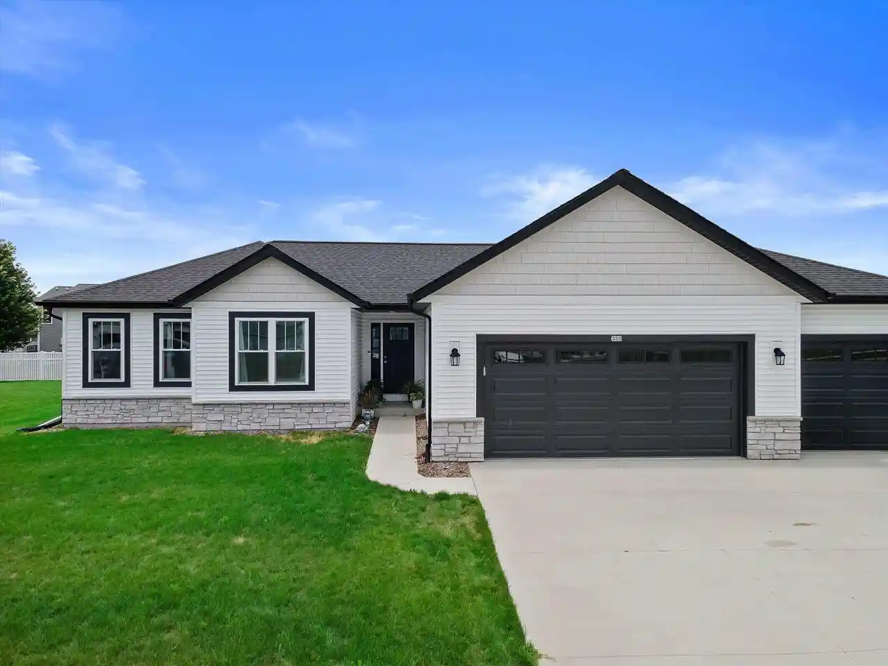 Homes for sale in Lake Mills, WI | 335 Crestview Lane Lane, Lake Mills, WI 53551 | MLS# 2026553