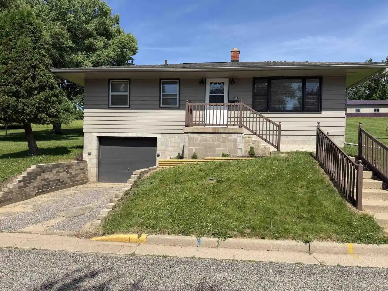 Homes for sale in Elroy, WI | 404 N Brooklyn Avenue Avenue, Elroy, WI 53929 | MLS# 2026554