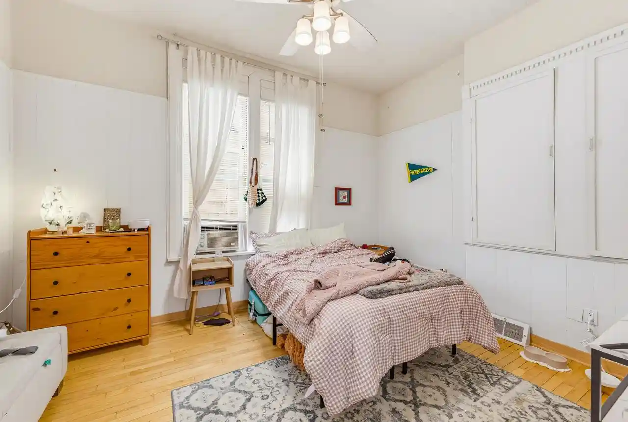 Listing Photo 5 - Condo for sale in building located at 1920 N Oakland Ave Ave, Milwaukee, WI 53202 - Unit #1922