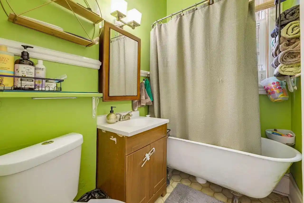Listing Photo 5 - Condo for sale in building located at 1924 N Oakland Ave Ave, Milwaukee, WI 53202 - Unit #1926