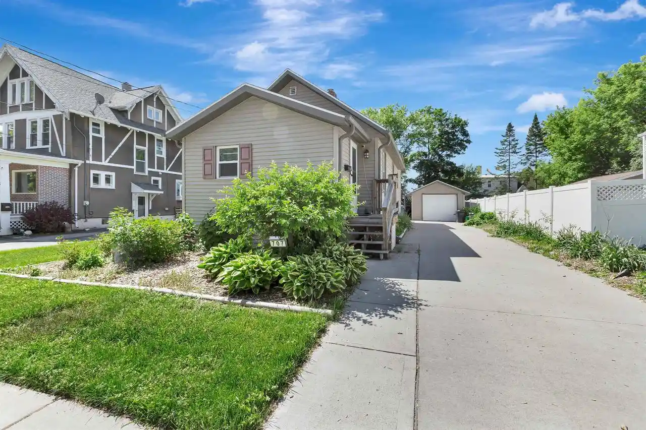 Homes for sale in Appleton, WI | 707 E Randall Street Street, Appleton, WI 54911 | MLS# 50327967