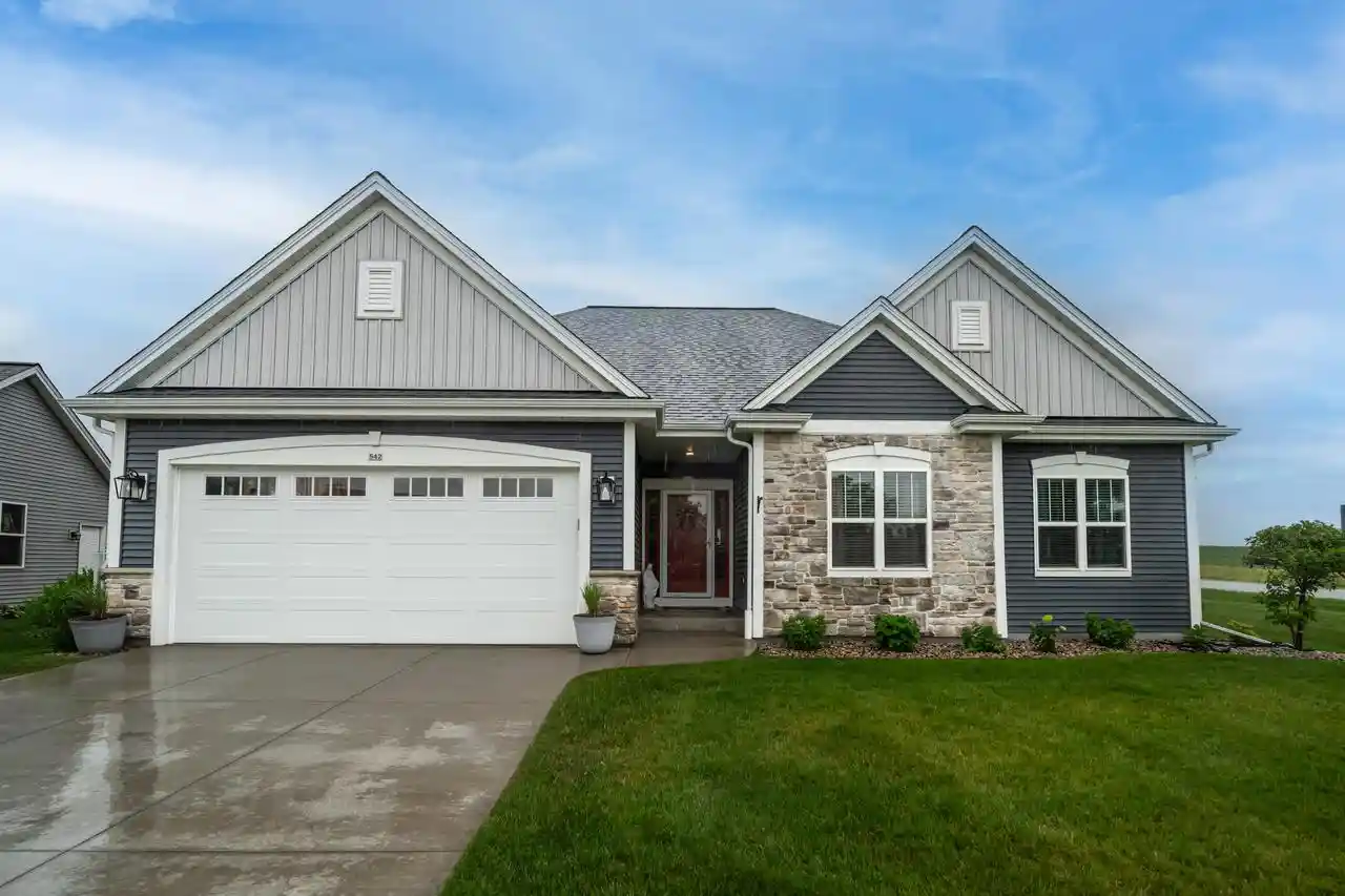 Homes for sale in Hartford, WI | 542 Tahoe Lane Lane, Hartford, WI 53027 | MLS# 1968785