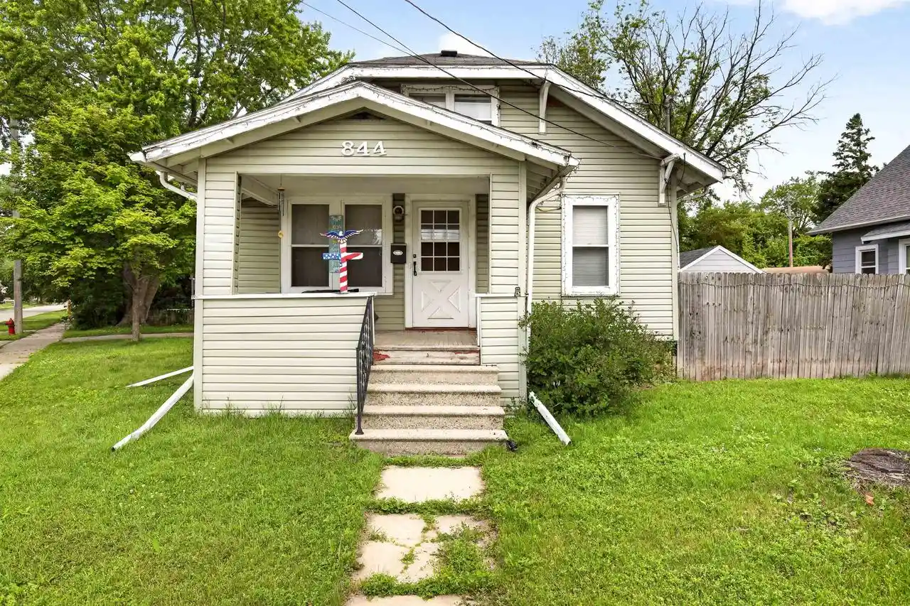 Homes for sale in Menasha, WI | 844 Appleton Road Road, Menasha, WI 54952 | MLS# 50327984