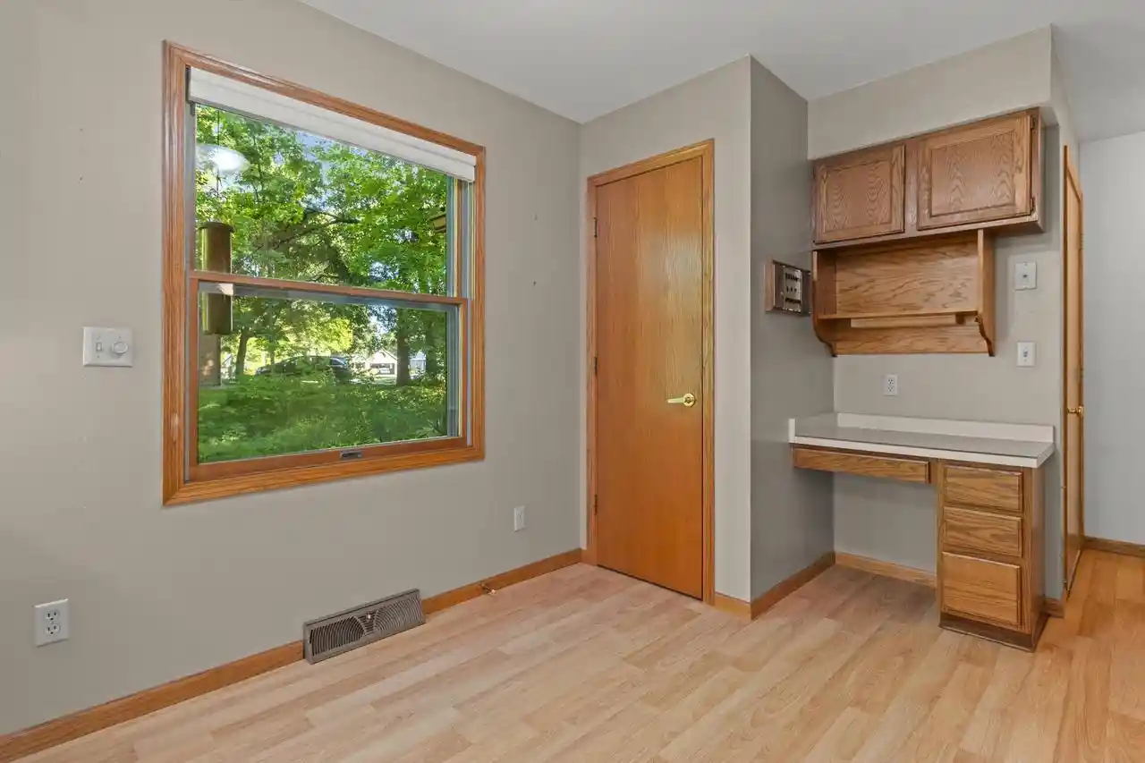5th image of 4206 Fox Hills Dr Dr, Janesville, WI 53546 | MLS# 1968793