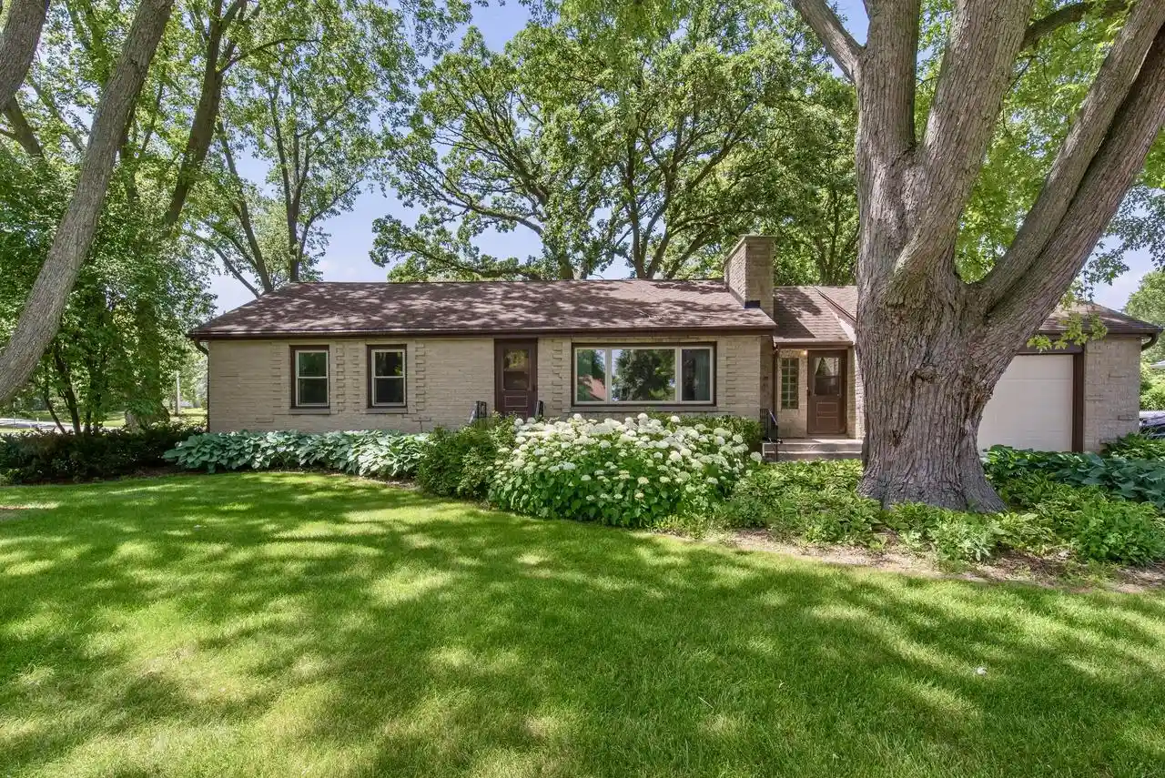 Homes for sale in Greenfield, WI | 5375 S Tuckaway Dr Dr, Greenfield, WI 53221 | MLS# 1968795