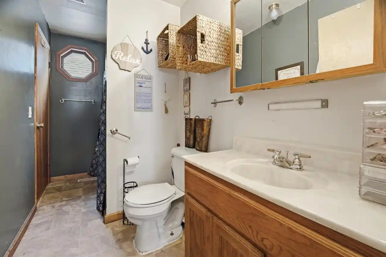 2nd image of 613 Shawano Avenue Avenue, Oshkosh, WI 54901 | MLS# 50328020