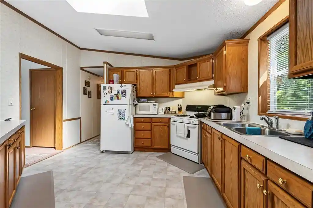 4th image of 3670 Deer Lodge Dr Dr, Danbury, WI 54830 | MLS# 1602593
