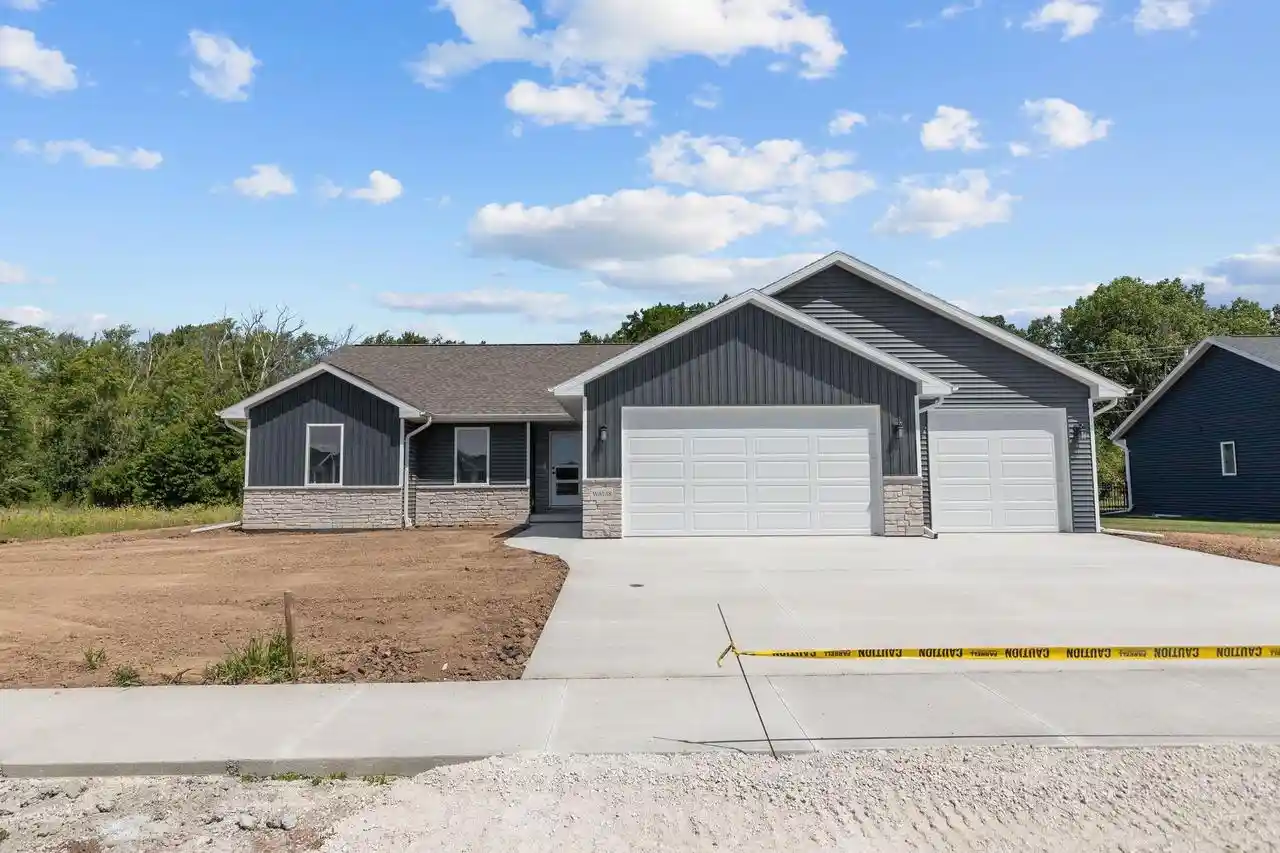 Homes for sale in Menasha, WI | W5758 Cork Lane Lane, Menasha, WI 54952 | MLS# 50328021