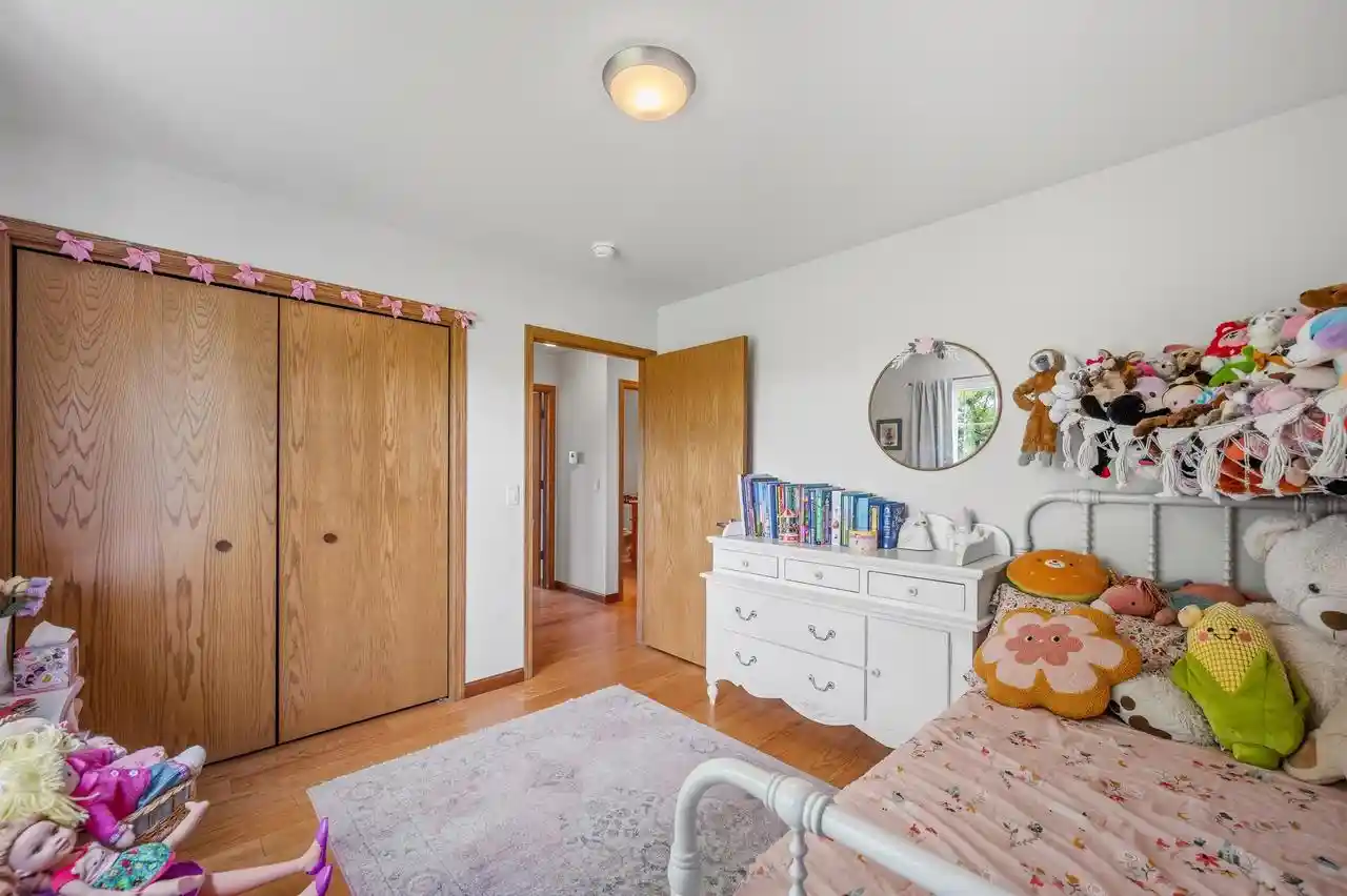 4th image of 516 River Rd Rd, Columbus, WI 53925