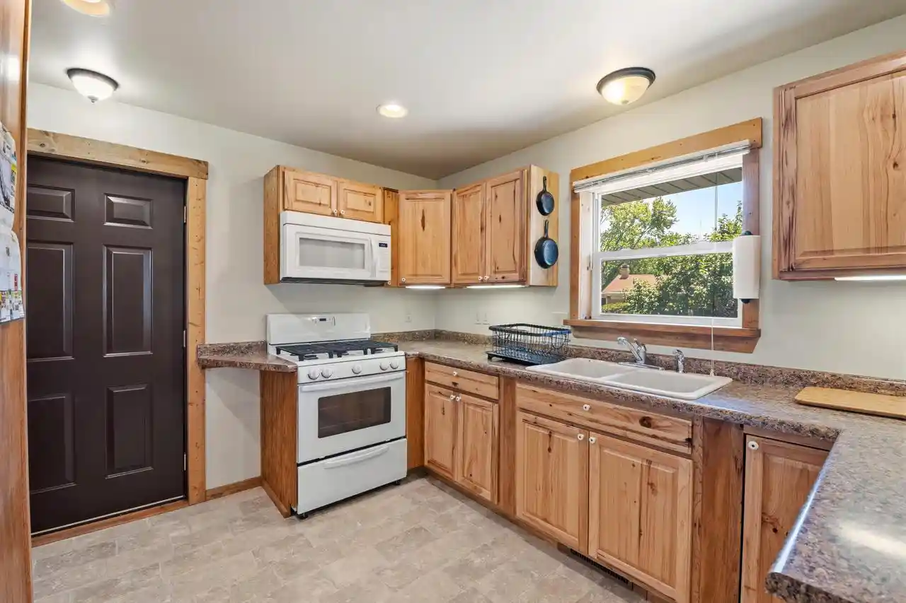 2nd image of 1019 S Sixth Street Street, De Pere, WI 54115 | MLS# 1968829