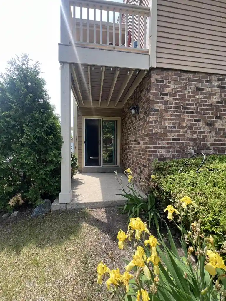 Homes for sale in Greenfield, WI | 4615 S Woodland Dr Dr, Greenfield, WI 53220 | MLS# 1968834