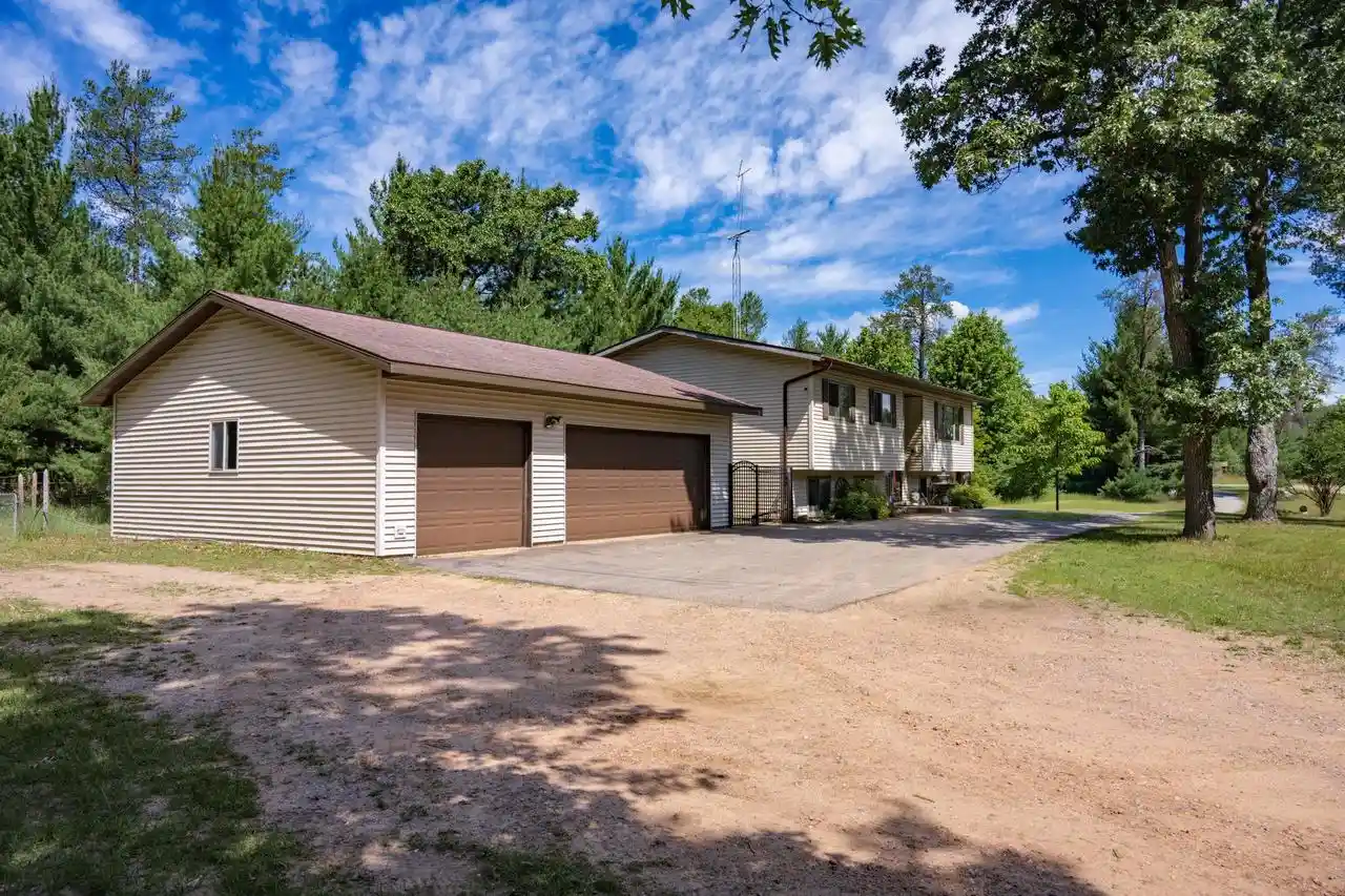 Photo 4 of Single family home for sale at 915 Deerborn Avenue Avenue, Friendship, WI 53934 | MLS# 2026631 | Listing updated on 2026-10-08