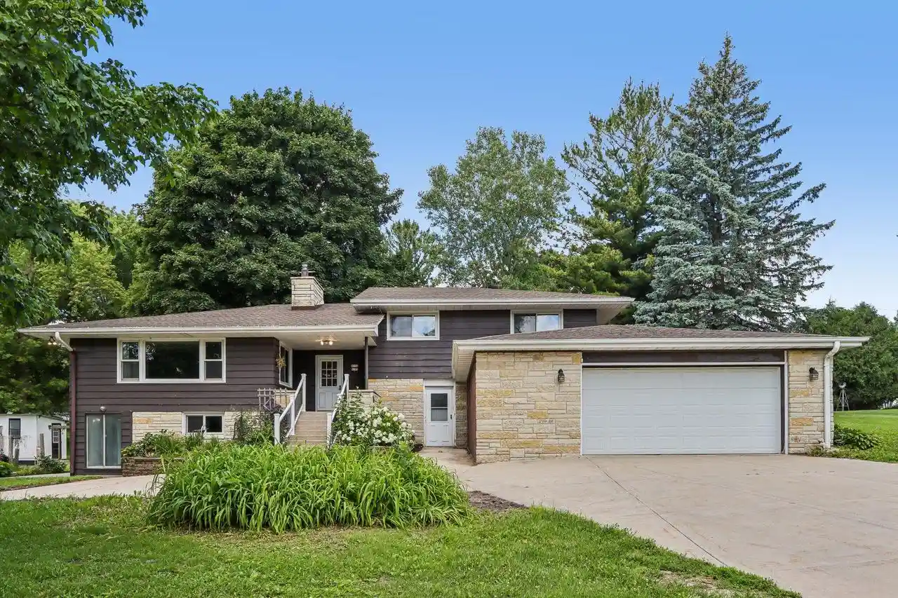 1st image of W270n195 Arrowhead Trail Trail, Waukesha, WI 53188 | MLS# 1968867