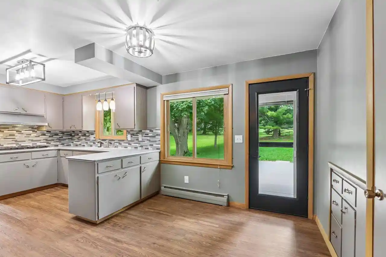 2nd image of W270n195 Arrowhead Trail Trail, Waukesha, WI 53188 | MLS# 1968867