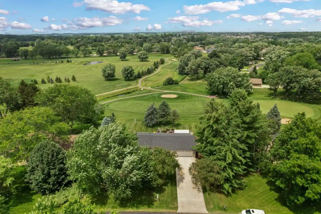 1st image of 6624 Chestnut Circle Circle, Windsor, WI 53598 | MLS# 2026642