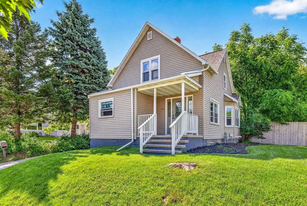 Homes for sale in Kimberly, WI | 1013 E Kimberly Avenue Avenue, Kimberly, WI 54136 | MLS# 50328045