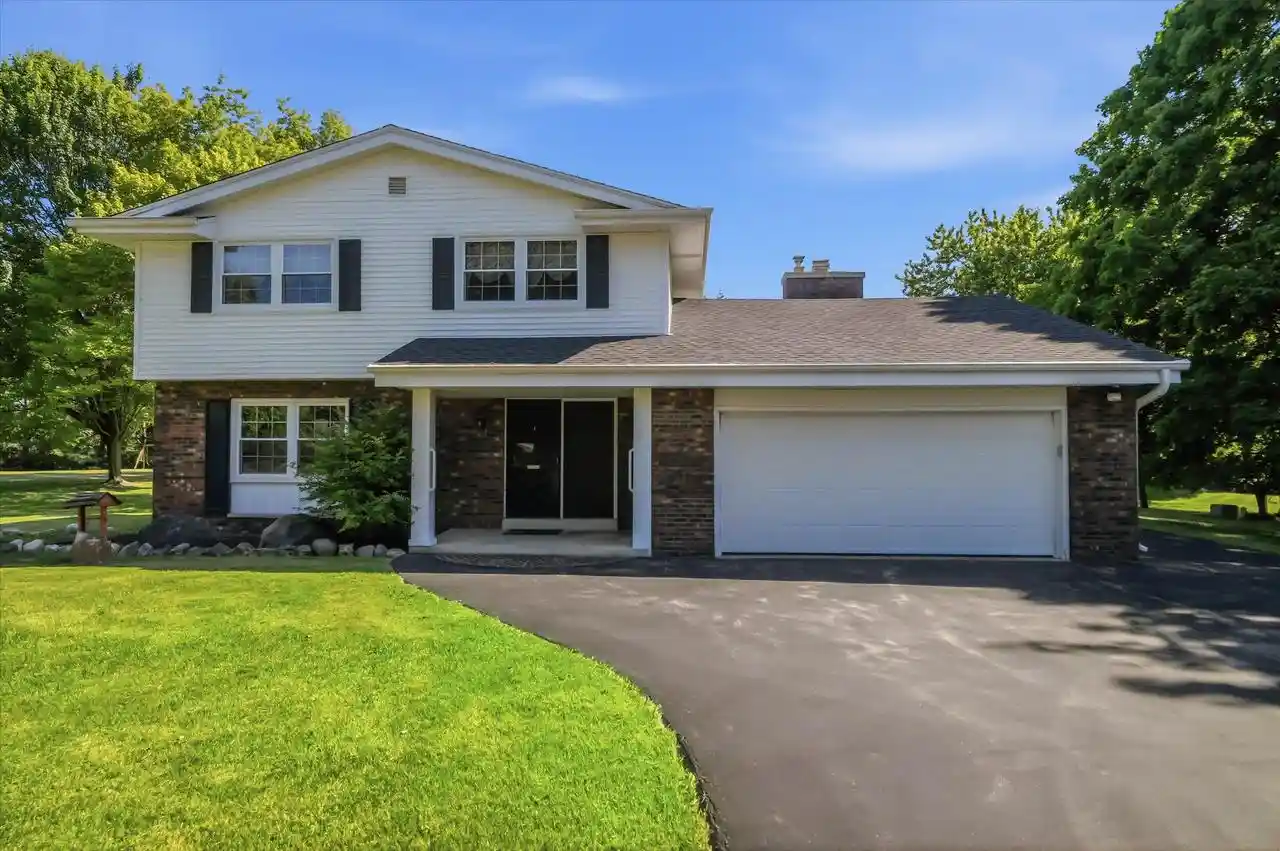 Homes for sale in Cedarburg, WI | 7881 Hill 'n Dale Court Court, Cedarburg, WI 53012 | MLS# 1968879