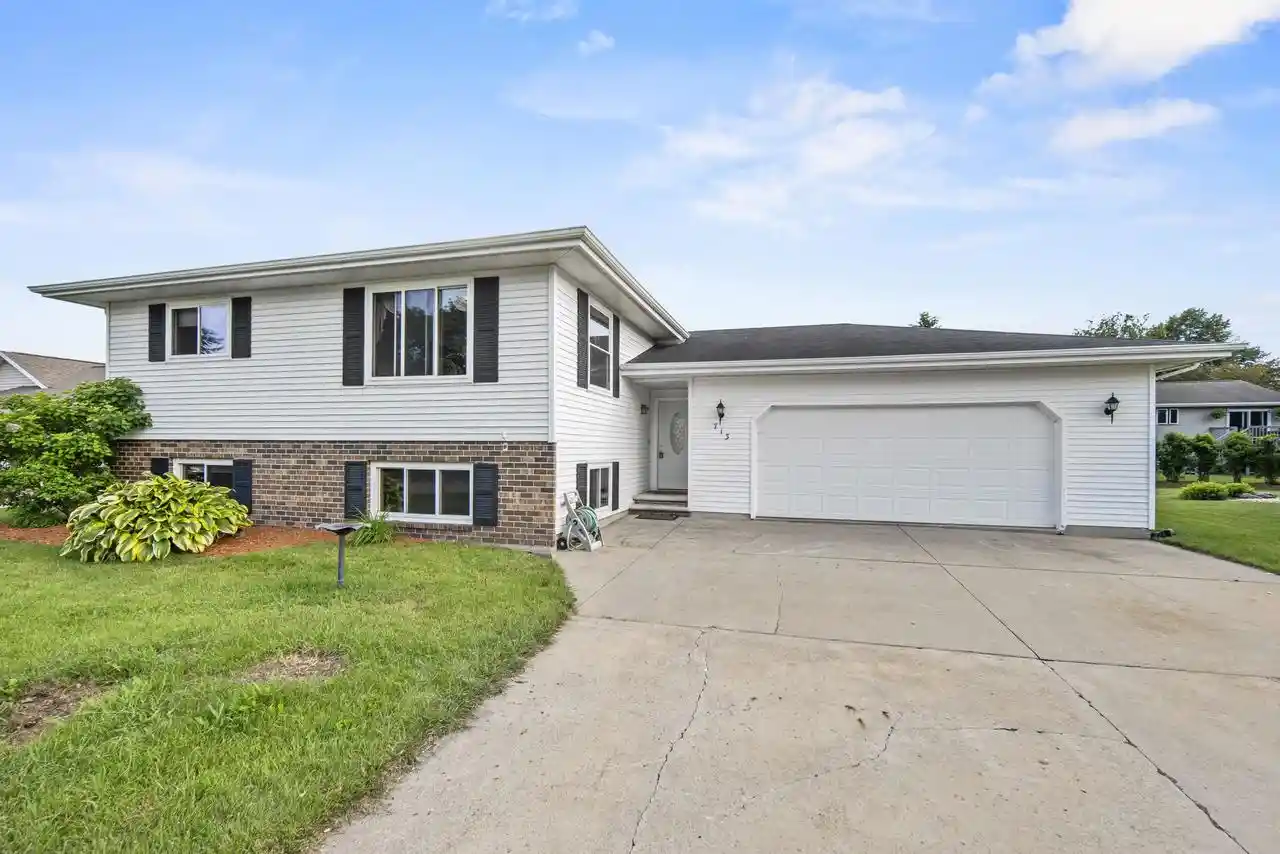 Homes for sale in Kimberly, WI | 713 Stone Gate Dr Dr, Kimberly, WI 54136 | MLS# 50328056