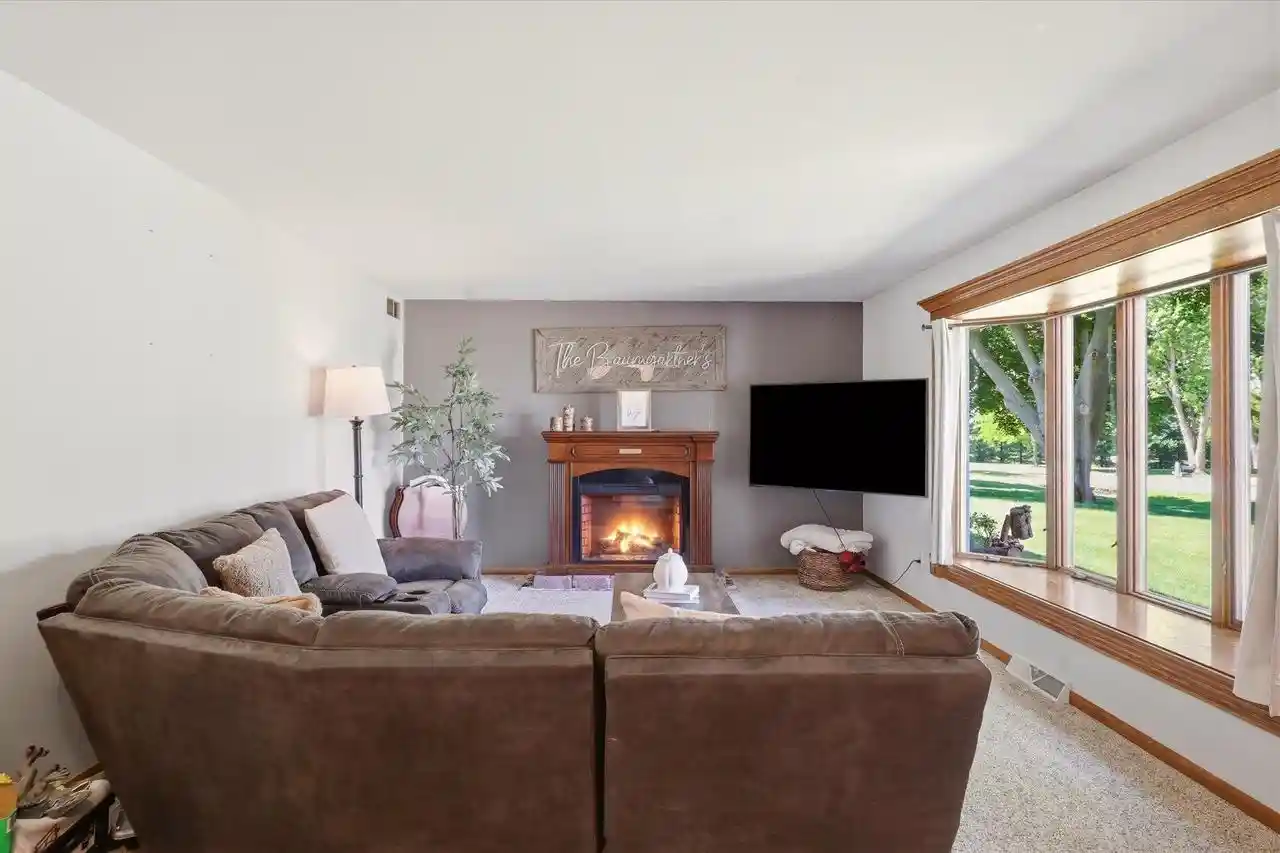 Homes for sale in Hartford, WI | 4112 Mueller Dr Dr, Hartford, WI 53027 | MLS# 1968894