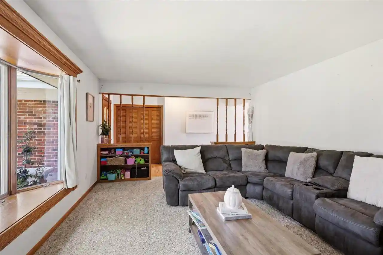 Homes for sale in Hartford, WI | 4112 Mueller Dr Dr, Hartford, WI 53027 | MLS# 1968894