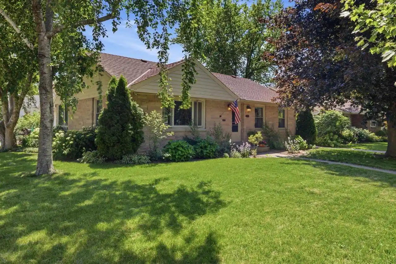 Homes for sale in Wauwatosa, WI | 10205 W Feerick Pl Pl, Wauwatosa, WI 53222 | MLS# 1968902