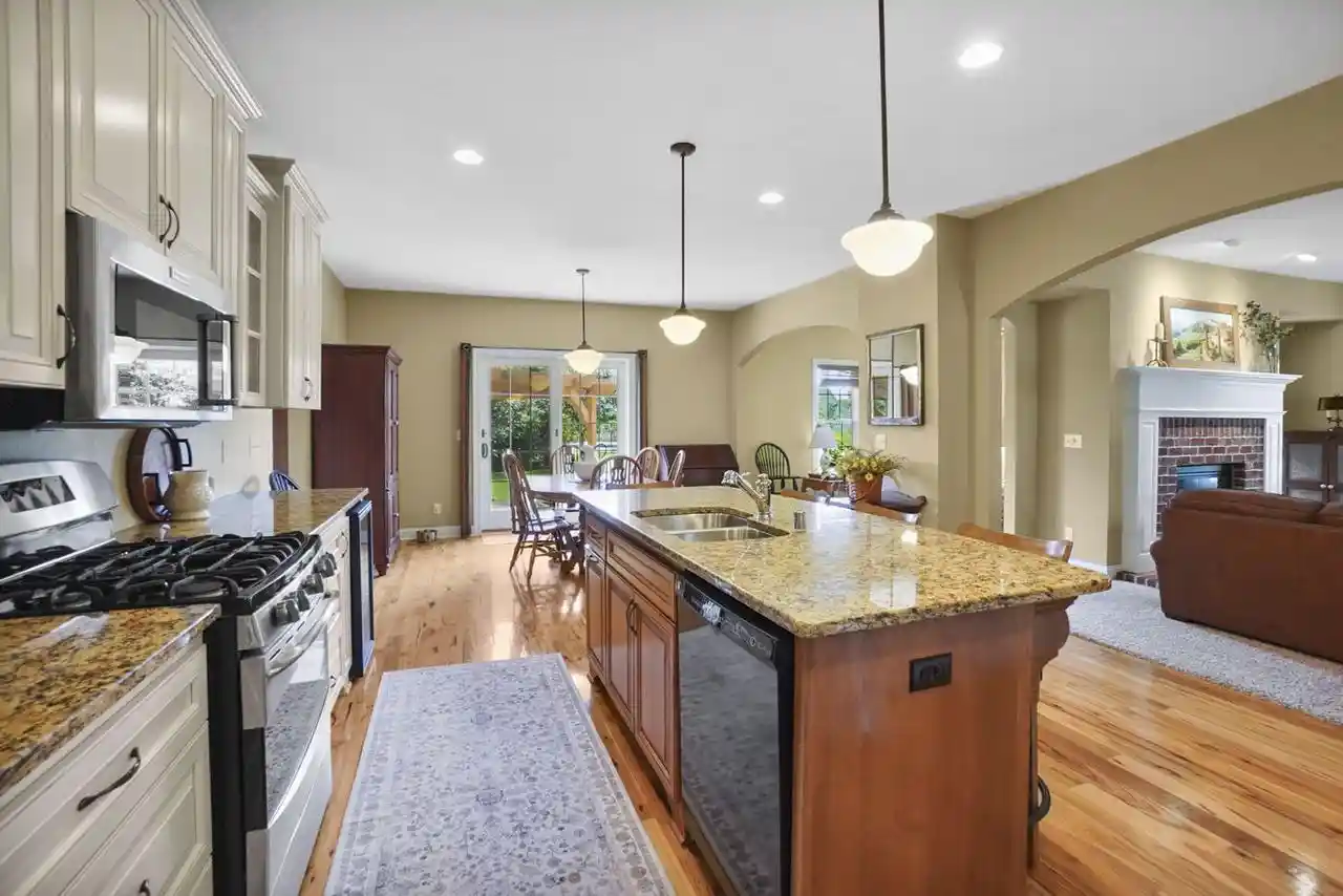 5th image of N75W24615 Overland Road Road, Sussex, WI 53089 | MLS# 1968919