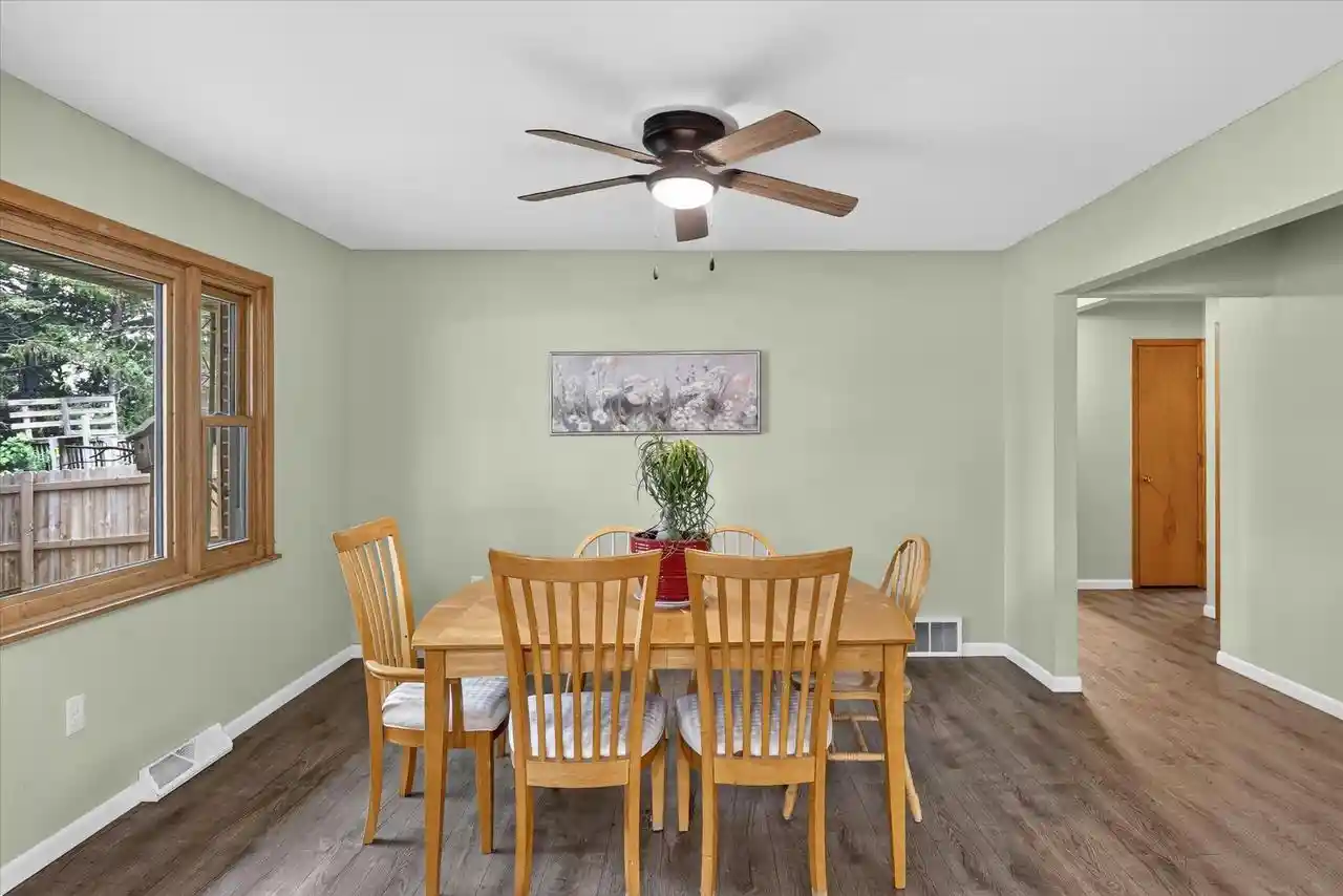 2nd image of 726 Rockshire Dr Dr, Janesville, WI 53546 | MLS# 2026668