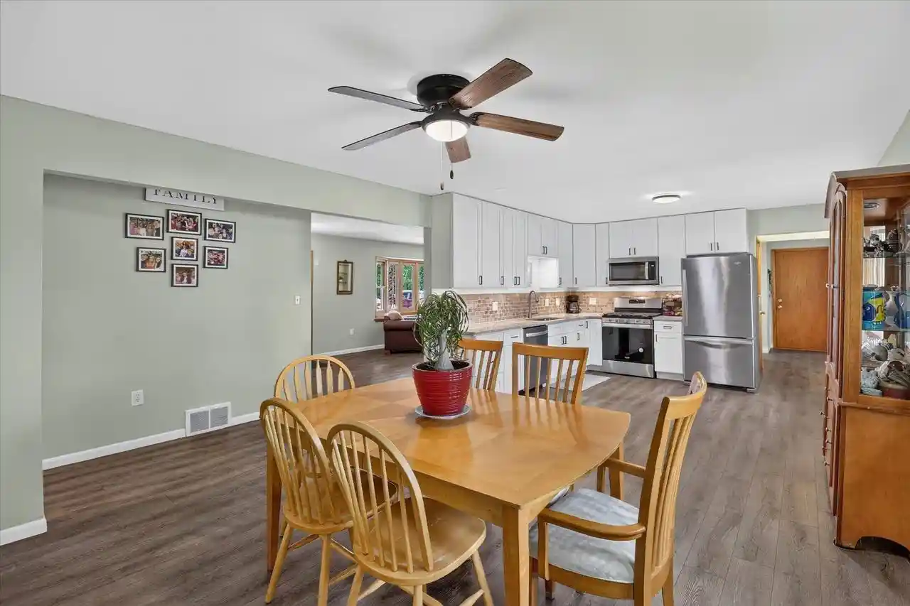 3rd image of 726 Rockshire Dr Dr, Janesville, WI 53546 | MLS# 2026668