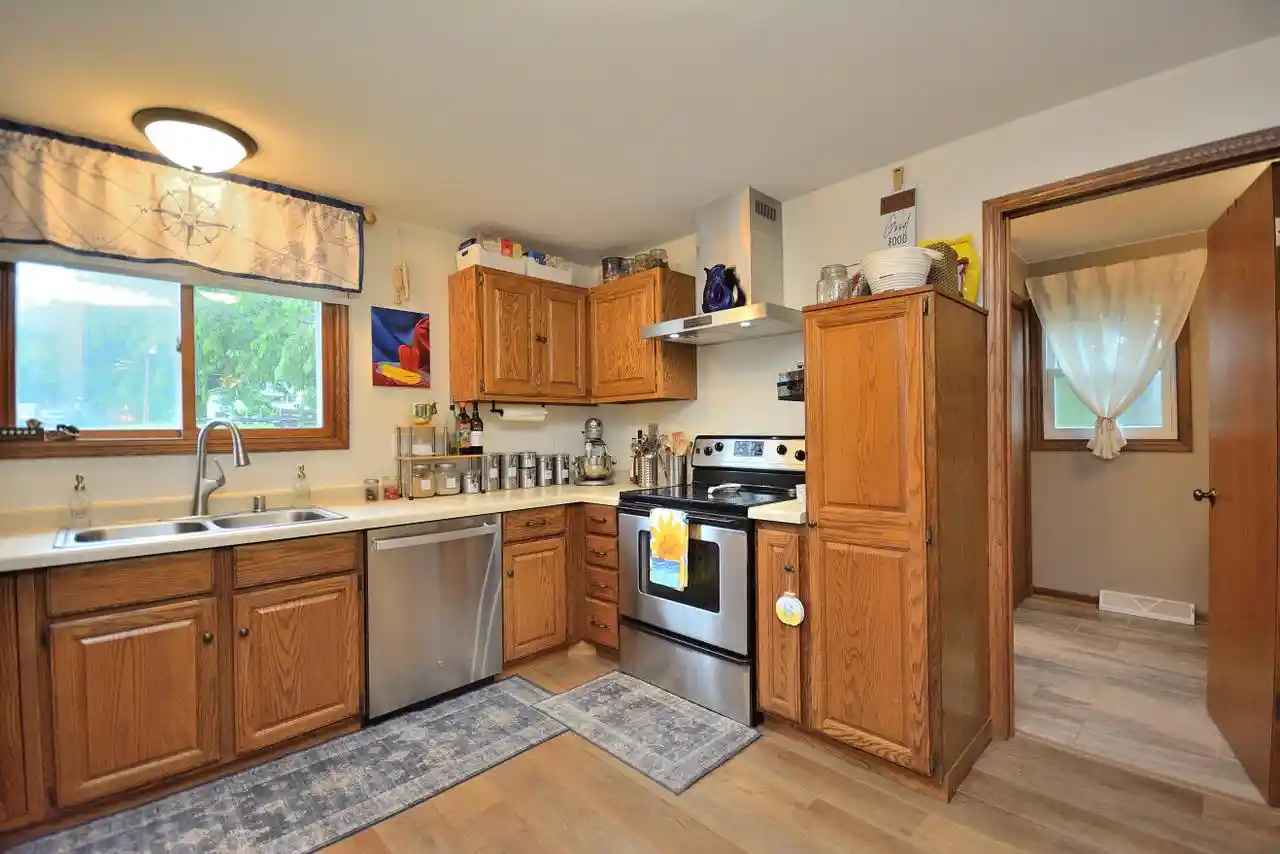 4th image of 6709 Spruce Lane Lane, Waterford, WI 53185 | MLS# 1968925