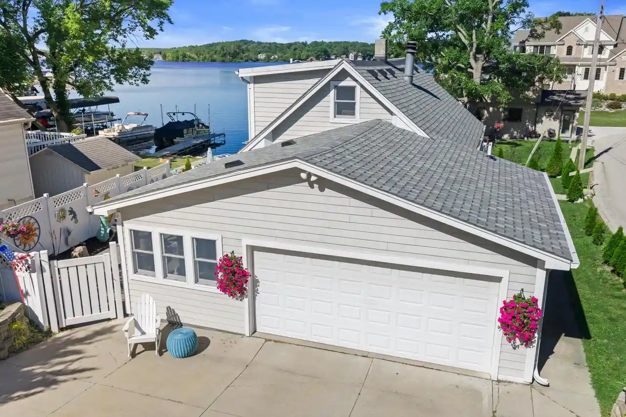 Homes for sale in Muskego, WI | S68w18031 Island Dr Dr, Muskego, WI 53150 | MLS# 1968933
