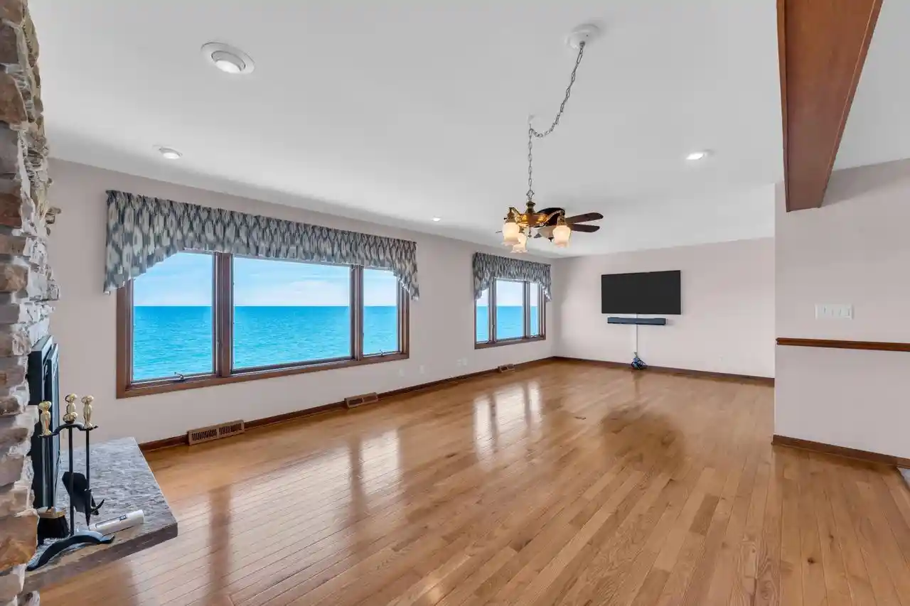 2nd image of 141 S Lakeshore Dr Dr #C6, Racine, WI 53403 | MLS# 1968936