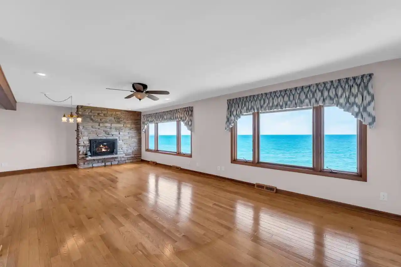 4th image of 141 S Lakeshore Dr Dr, Racine, WI 53403