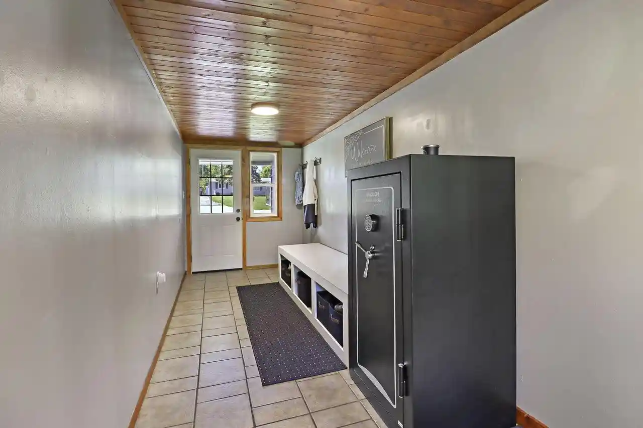Homes for sale in Caledonia, WI | 10308 Root River Dr Dr, Caledonia, WI 53108 | MLS# 1968952